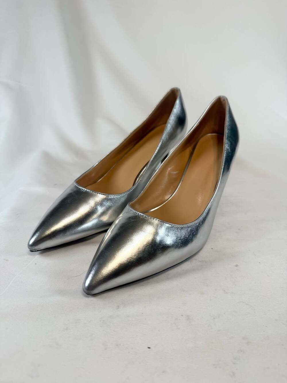 Women's Size 11 Silver Metallic Pointed Toe Kitten Heel Pumps Slip On Leather Lo